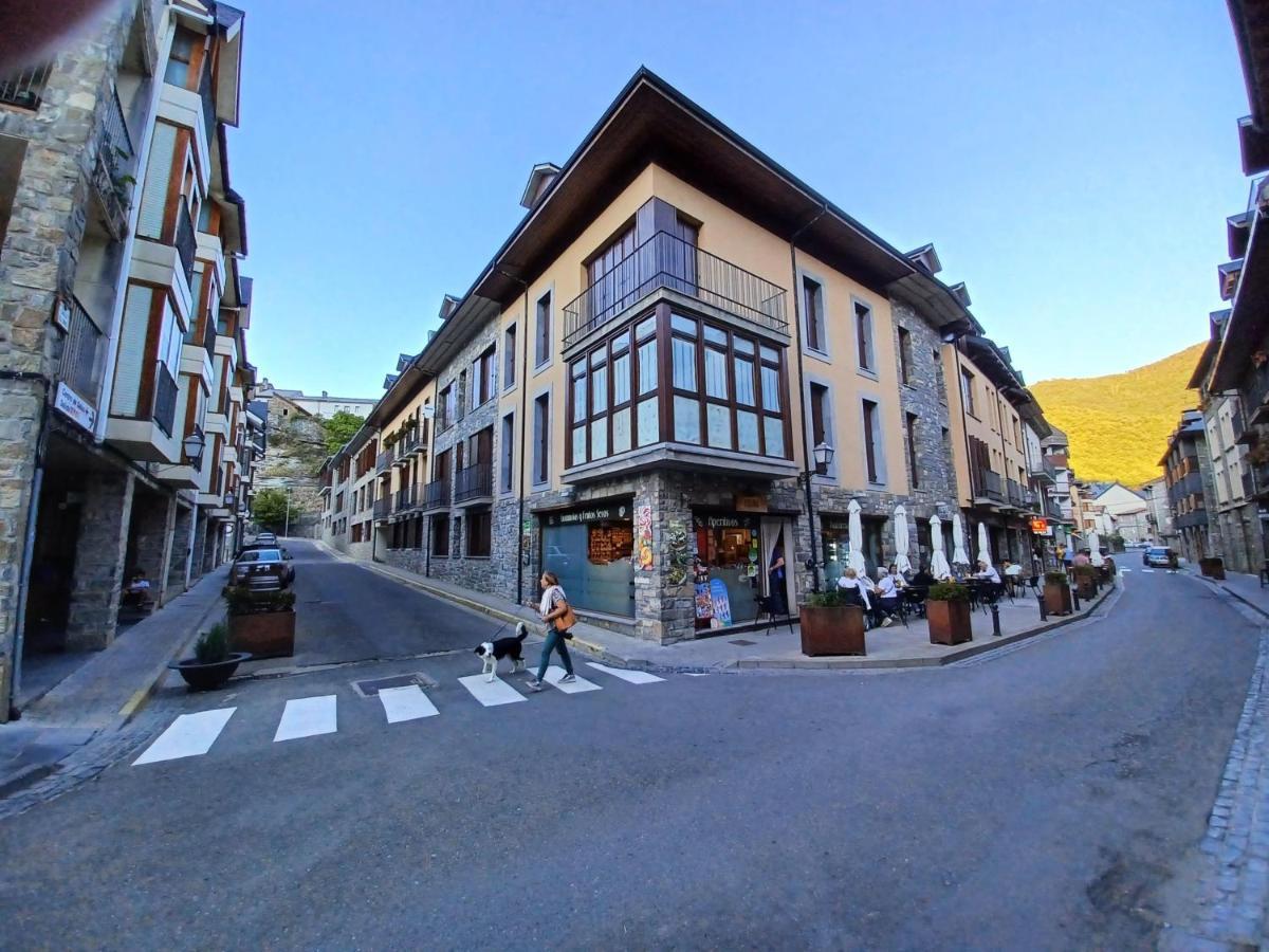 En El Pleno Centro De Biescas Con Garaje, Ascensor Y Wifi Apartment Exterior foto